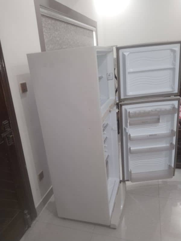 Large size. Dawlance Refrigerator great working condition 1