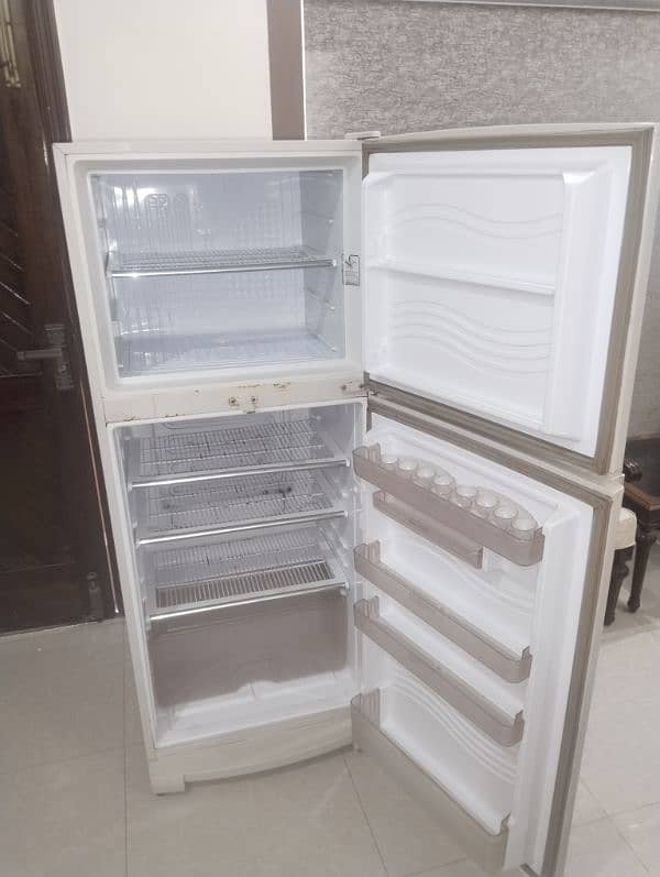 Large size. Dawlance Refrigerator great working condition 2