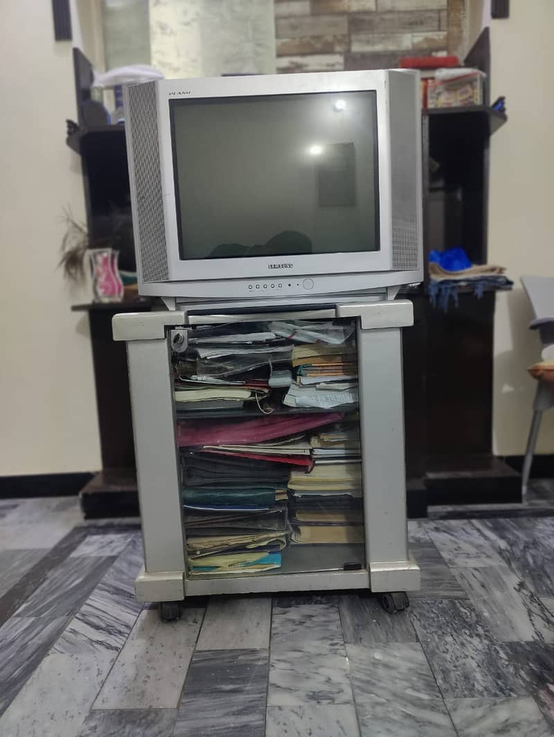 Samsung tv with remote 2