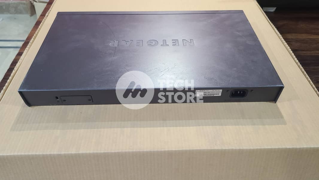 NETGEAR Gigabit Ethernet Smart Switch 28-Port PoE (GS728TPP) (Renewed 1