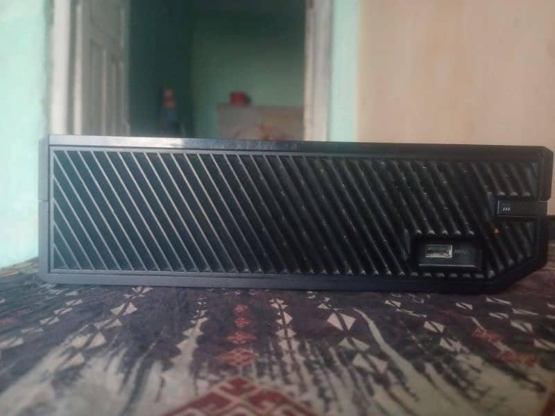 Xbox One 500gb non jailbreak with 3 games disc 4