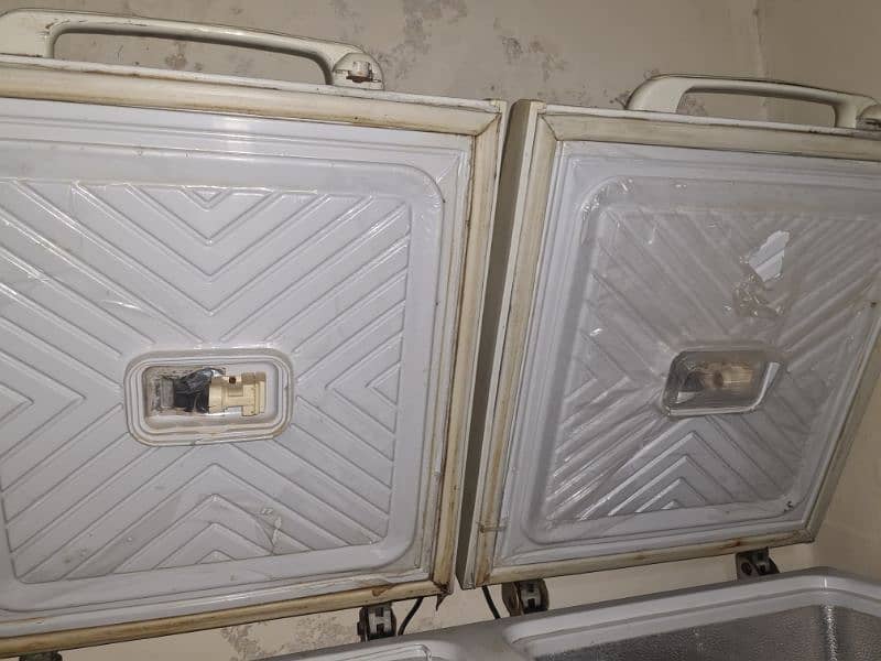 Dawlance TWO DOOR FREEZER 1
