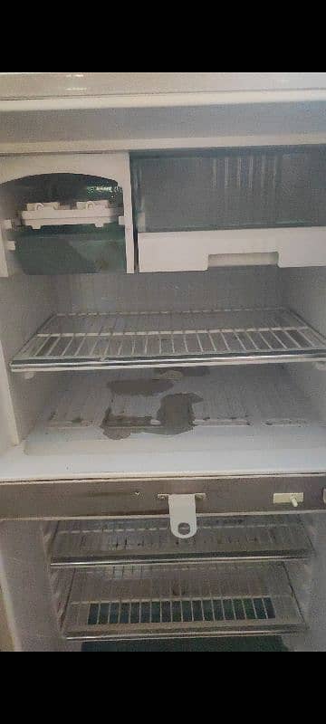Waves refrigerator for sale urgent. 2