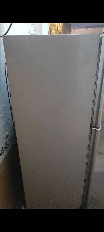 Waves refrigerator for sale urgent. 4