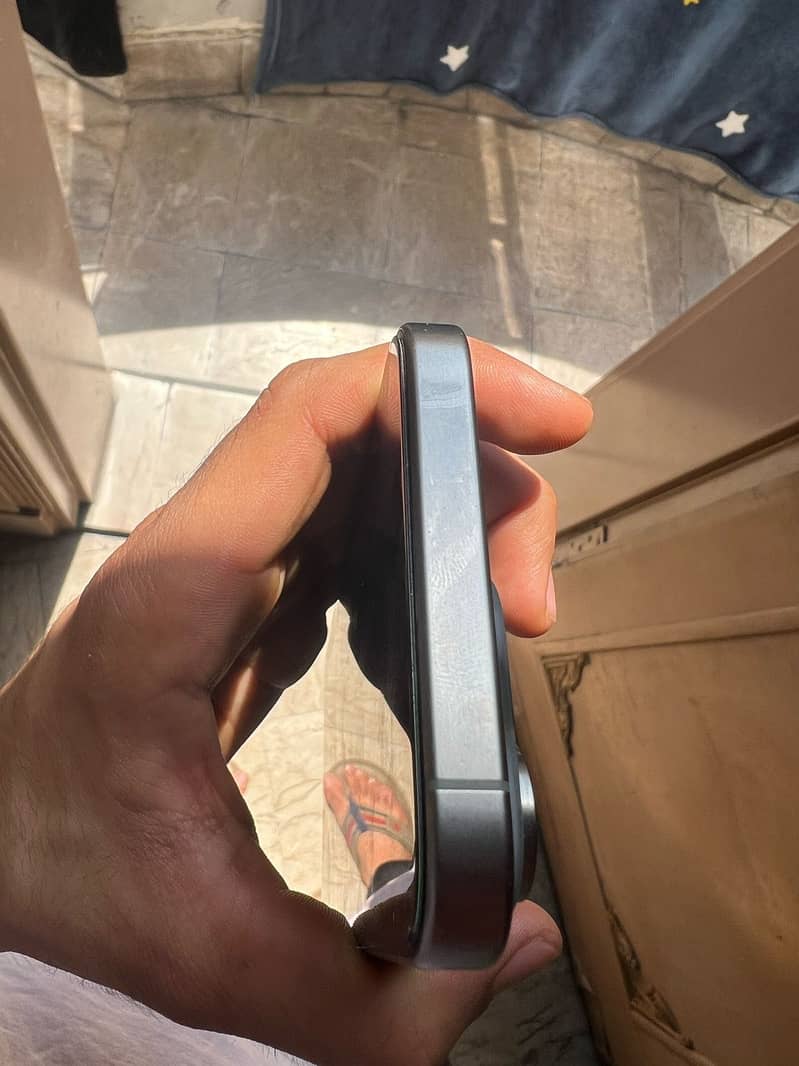 Iphone 15 pro max( Non PTA) 3