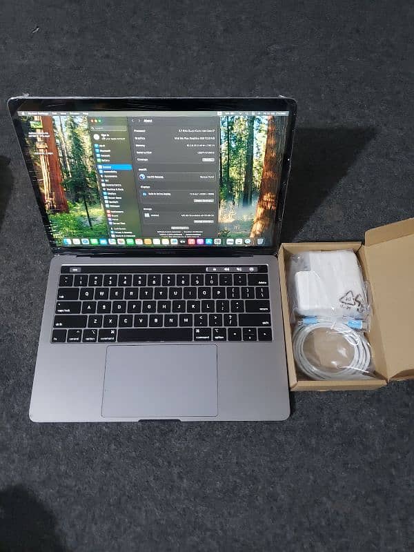 Apple MacBook pro 13inch 2018 core i7 16gb/512gb 1