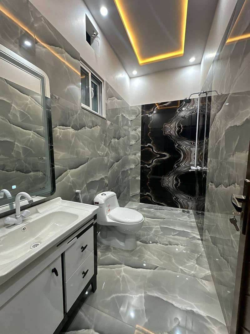 7 Marla Extra Moderen And Decent House For Sale In Eden Valley Having 5 Beds Laundry Store Servent Room 0