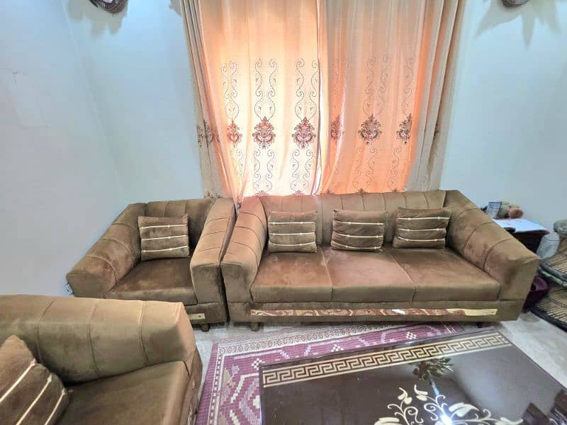 Almost  new sofa set  6 seater 0