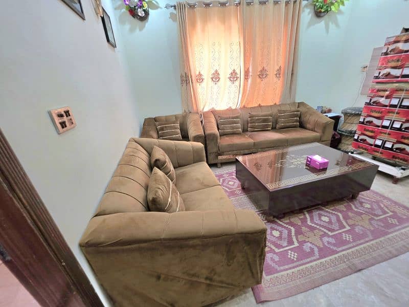 Almost  new sofa set  6 seater 2