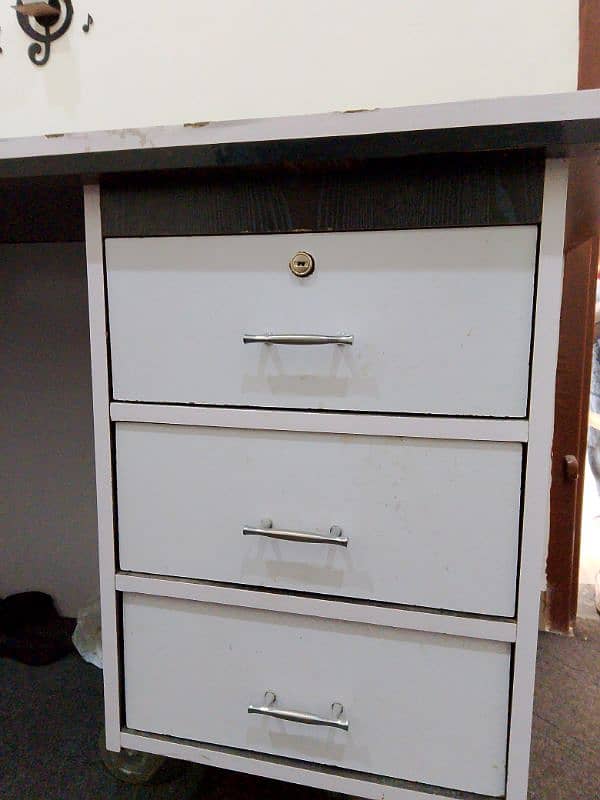 Computer Table for Sale 1