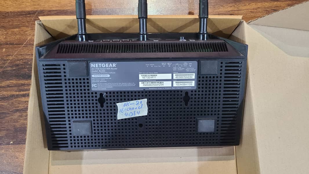 Netgear R6400 AC1750 Dual Band Smart WiFi Router (Renewed) 4