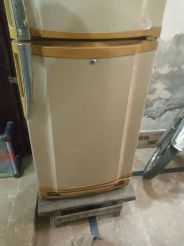 pel 2 door refrigerator good condition 2