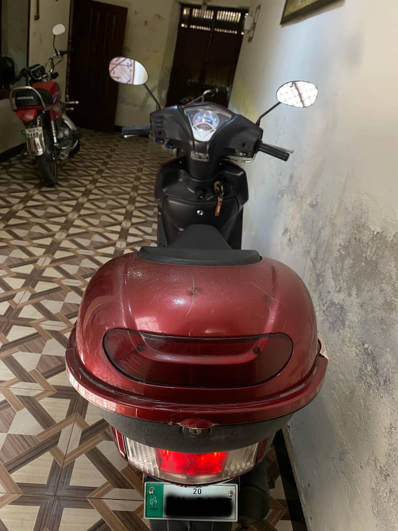 United Scooty 100cc Self Start In Brand New Condition 2
