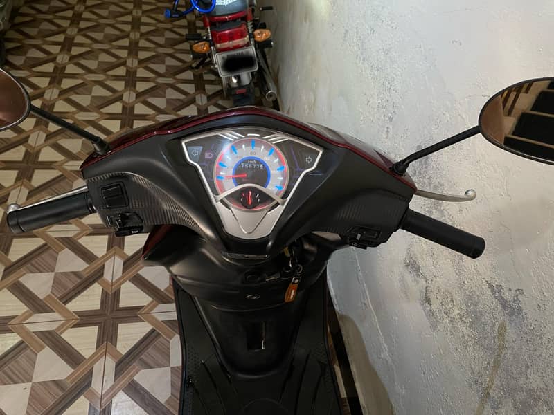 United Scooty 100cc Self Start In Brand New Condition 3