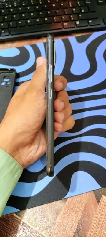 Vivo V20 4