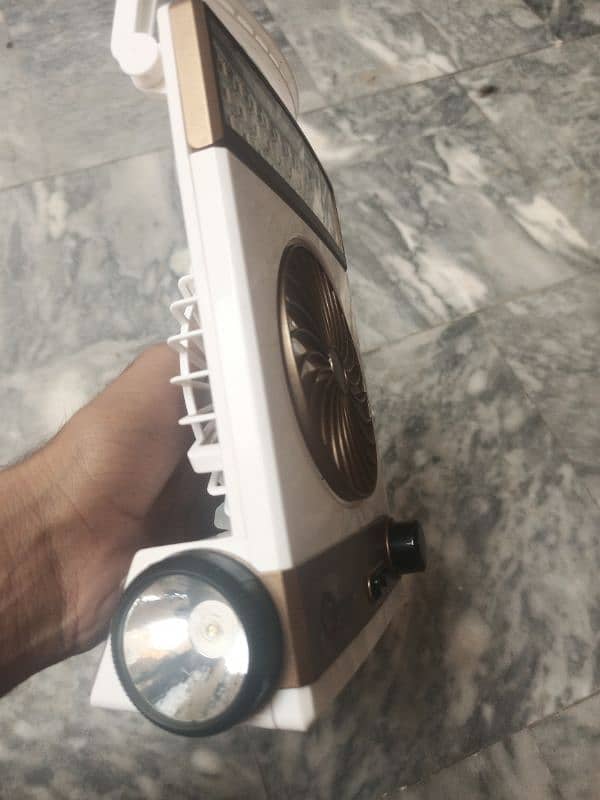 solar fan with 2 lights 5