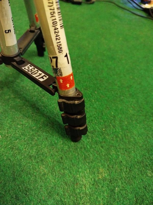 fancy 5ft tripod stand. 2