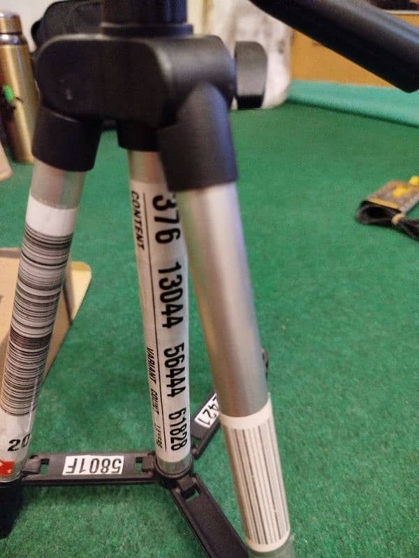 fancy 5ft tripod stand. 3