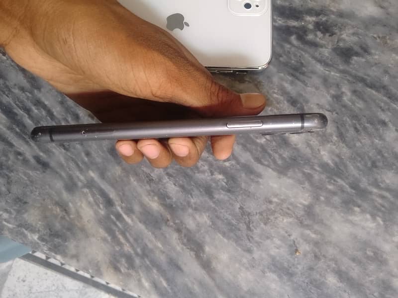 iPhone 11 non pta 64 gb condition ap on pic WhatsApp 03127462969 4
