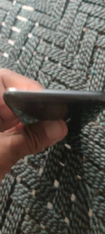 apple iphone 8. . . . . . 64gb PTA approved only phone 8.10 condition 8