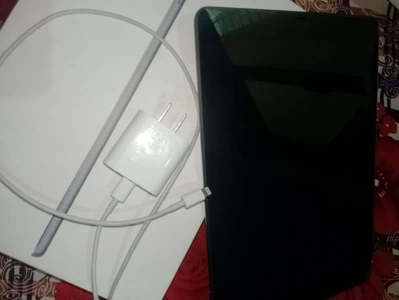 ipad 9th generation with box and charger 1