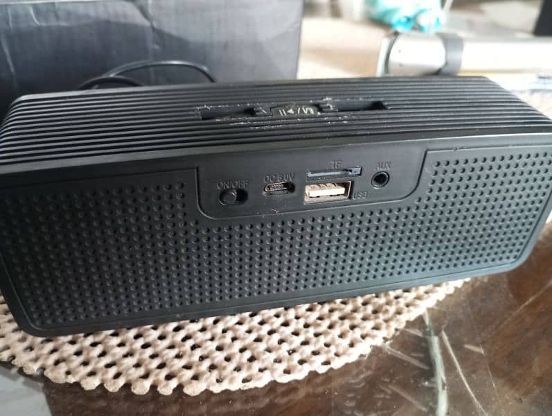 Space Square Bluetooth speaker 4