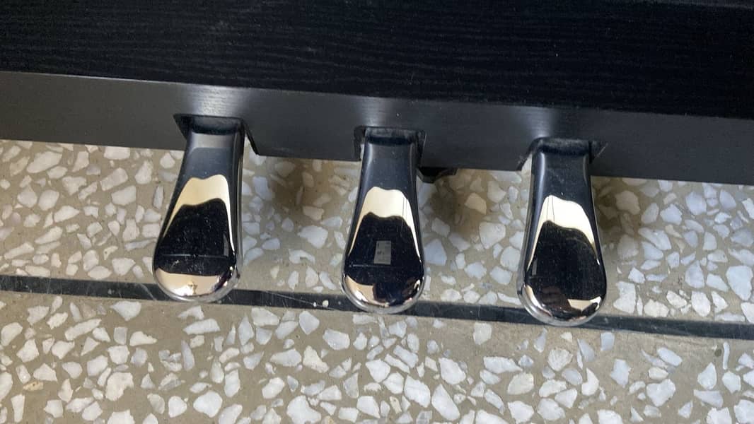 Yamaha Arius YDP S34 Digital Piano 3