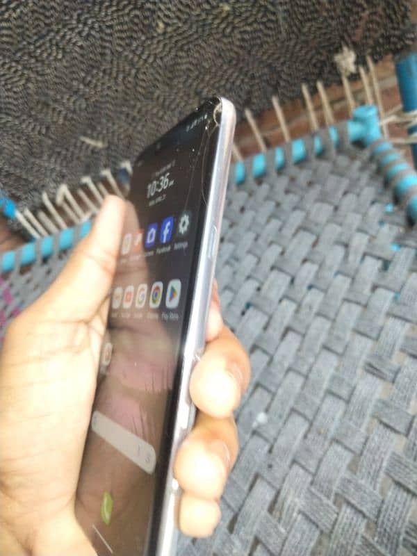 mobile bilkul ok nooker se tota hai touch 100% jenuin or ok hai 4