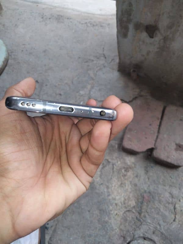 mobile bilkul ok nooker se tota hai touch 100% jenuin or ok hai 6