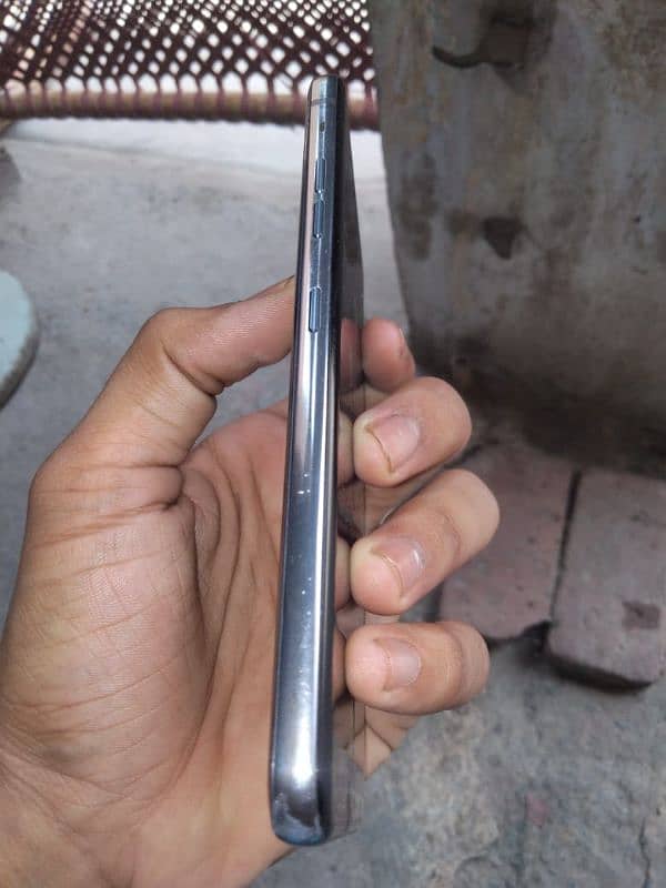 mobile bilkul ok nooker se tota hai touch 100% jenuin or ok hai 8