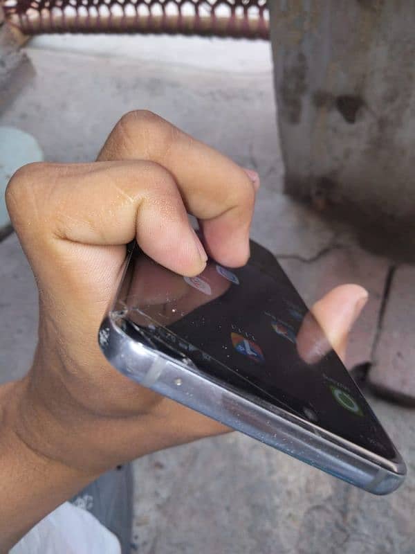 mobile bilkul ok nooker se tota hai touch 100% jenuin or ok hai 9