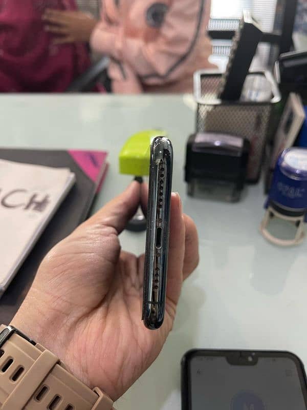 iphone 11 pro Max Non PTA 3
