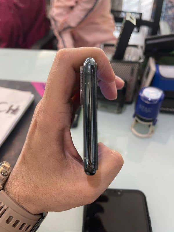 iphone 11 pro Max Non PTA 5