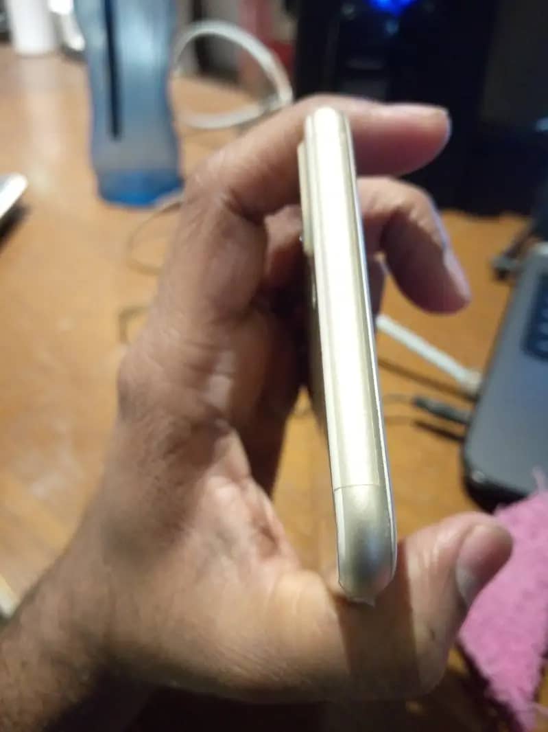 Apple iPhone 7 Plus 13
