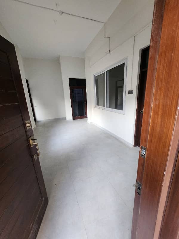 600 Yards :Ideal For Software House / IT Office.  Close To Shahrah Faisal 1