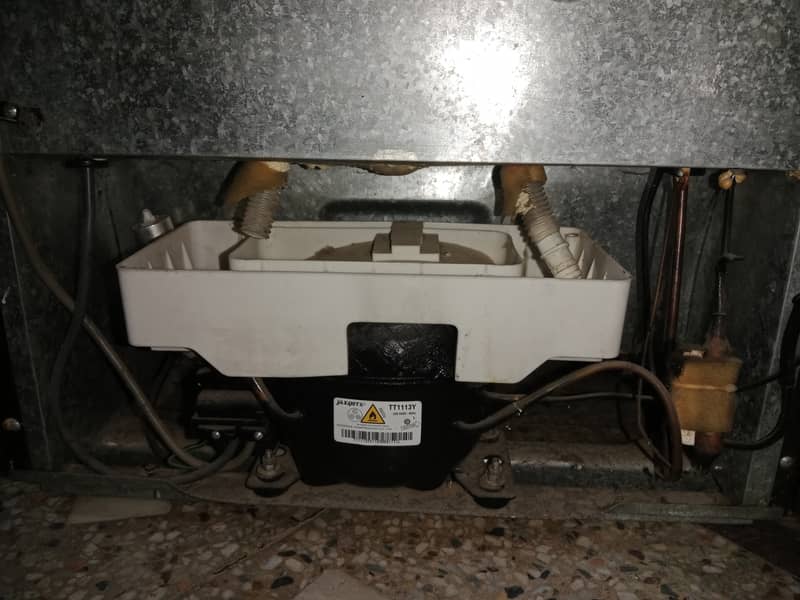 Dawance Refrigerator Just like a new 9