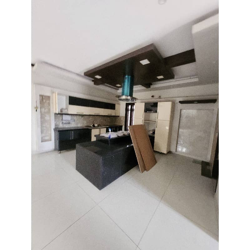 500 Yards : 6 Bed + Basement Rent Phase 8 16