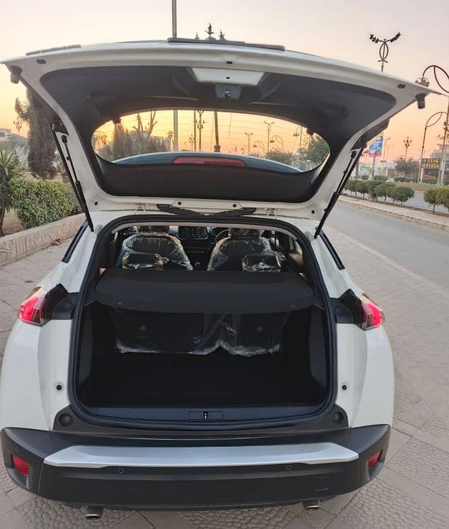 Peugeot 2008 Allure 2022 FWD 1.2L Turbo Charge 4