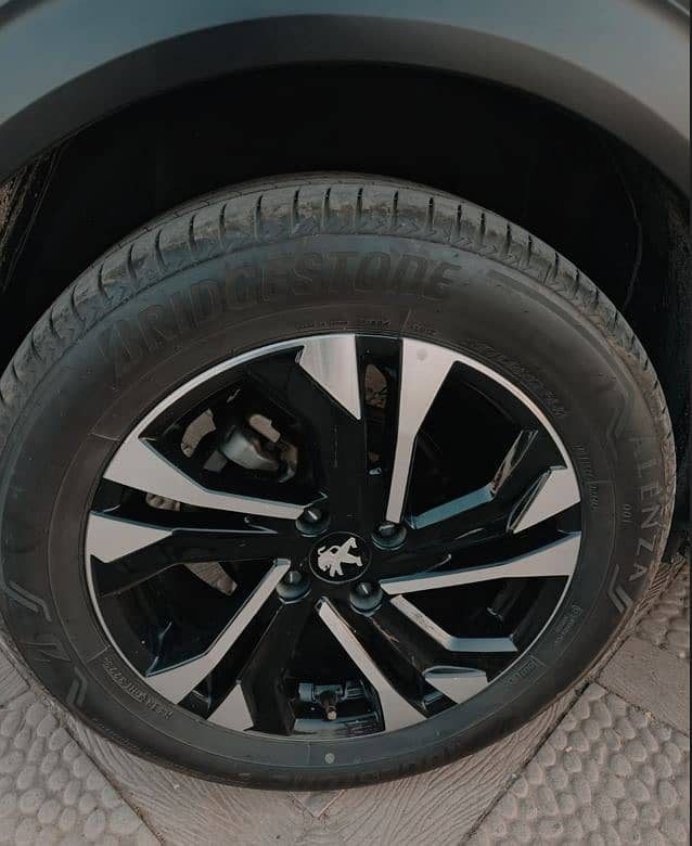 Peugeot 2008 Allure 2022 FWD 1.2L Turbo Charge 7