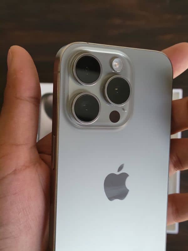 Iphone 15 Pro Natural Titanium with Box (JV) 5