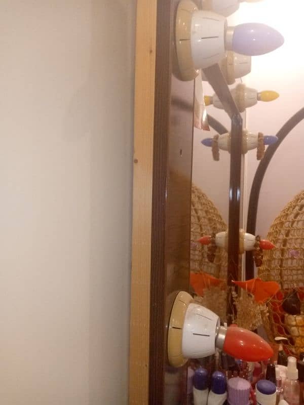 mirror with one drawer and stool and mirror lights 1