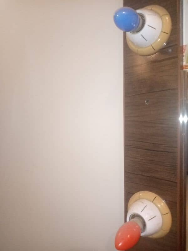 mirror with one drawer and stool and mirror lights 4