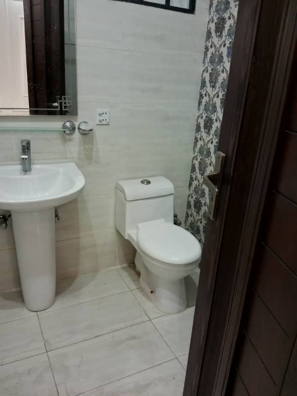 10 Marla Brand New 1st Entry Upper Portion in LDA Avenue 1 2