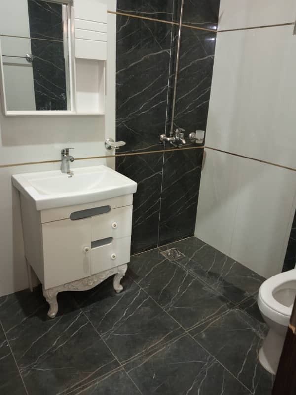 10 Marla Brand New 1st Entry Upper Portion in LDA Avenue 1 4