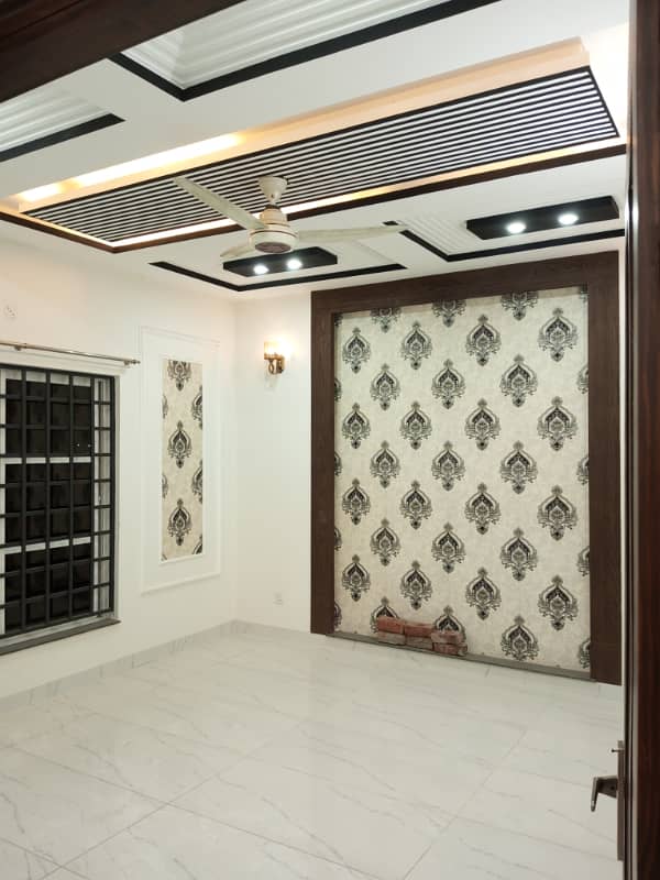 10 Marla Brand New 1st Entry Upper Portion in LDA Avenue 1 5