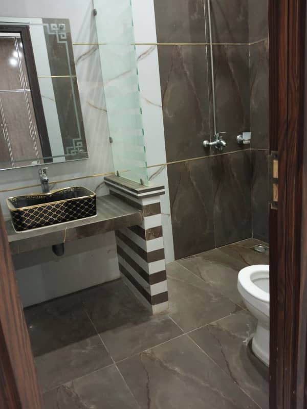 10 Marla Brand New 1st Entry Upper Portion in LDA Avenue 1 8