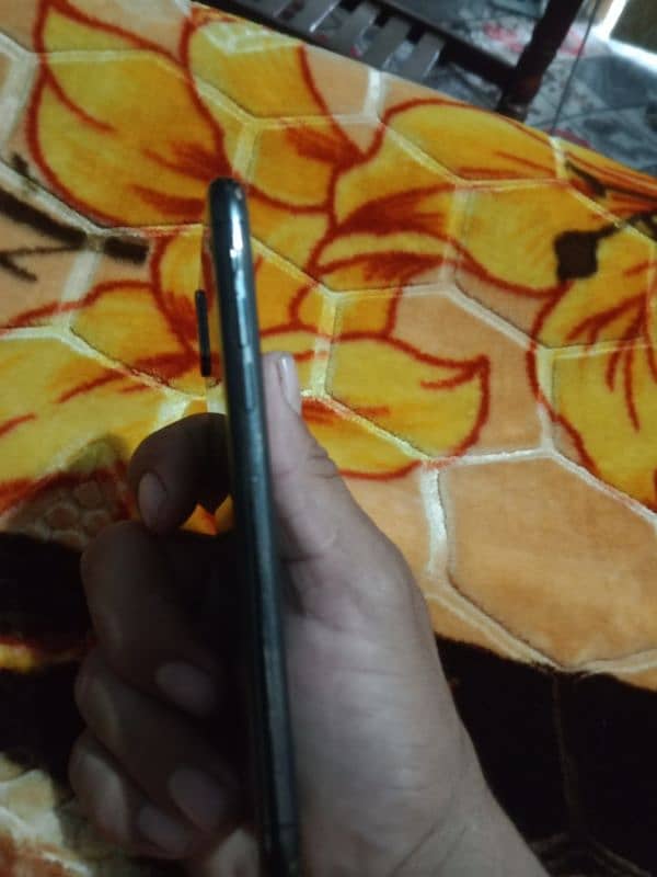 iphone xs 4
