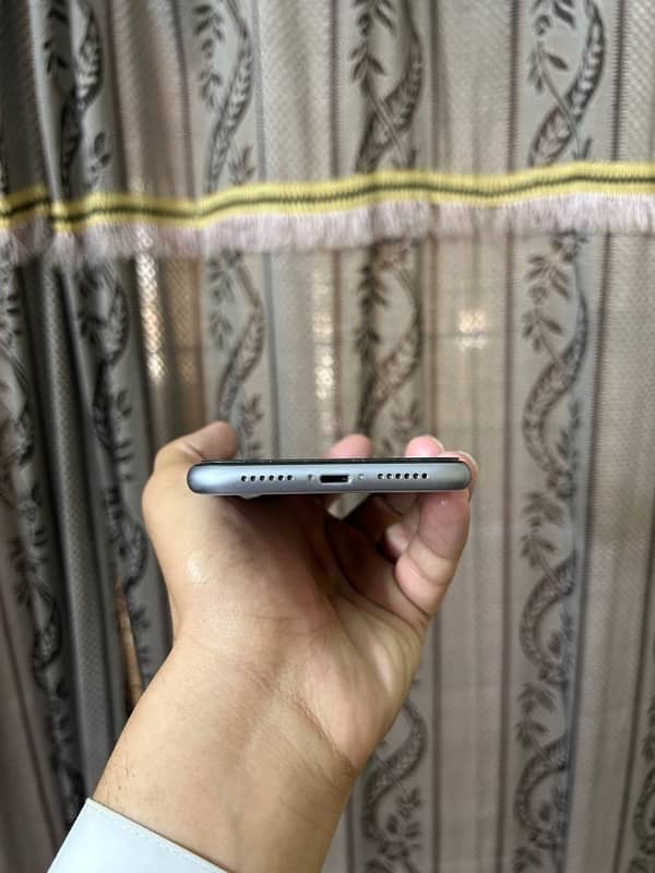 iPhone 11. -  WhatsApp only 03484676780 3