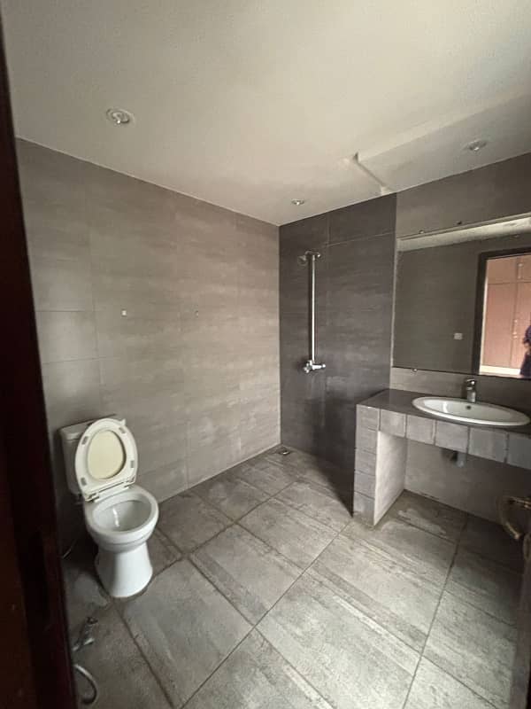 10 Marla Upper Portion For Rent In DHA Phase 4 Lahore 30