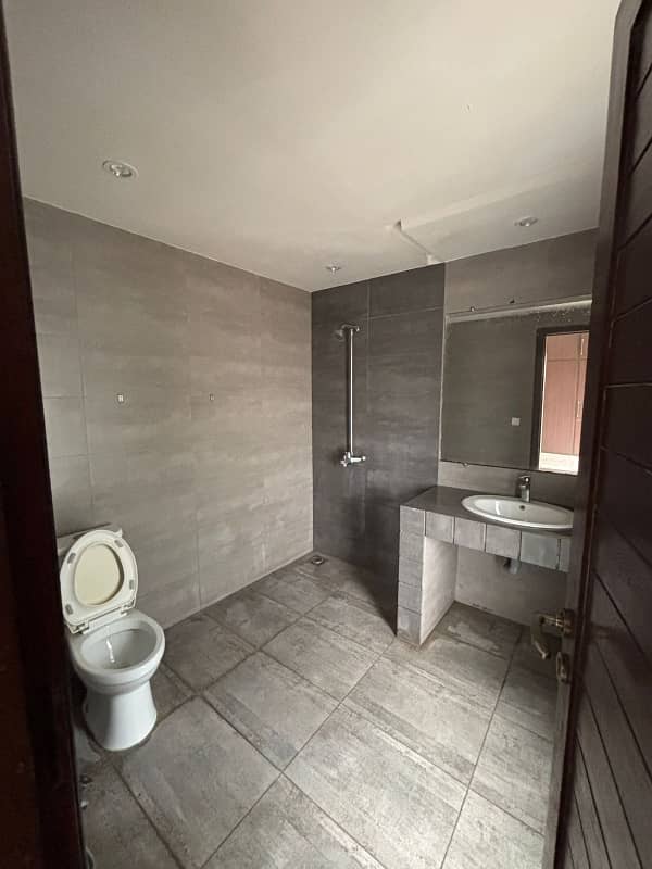10 Marla Upper Portion For Rent In DHA Phase 4 Lahore 31